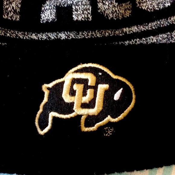 GEN2 CU BUFFALOES Pompom Cuff Beanie Sz S or Boys 8-20 - Picture 4 of 8